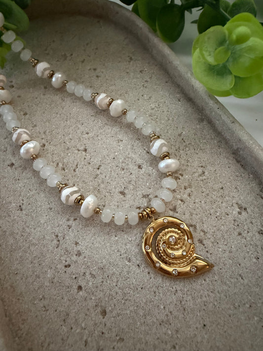 Caracola Necklace