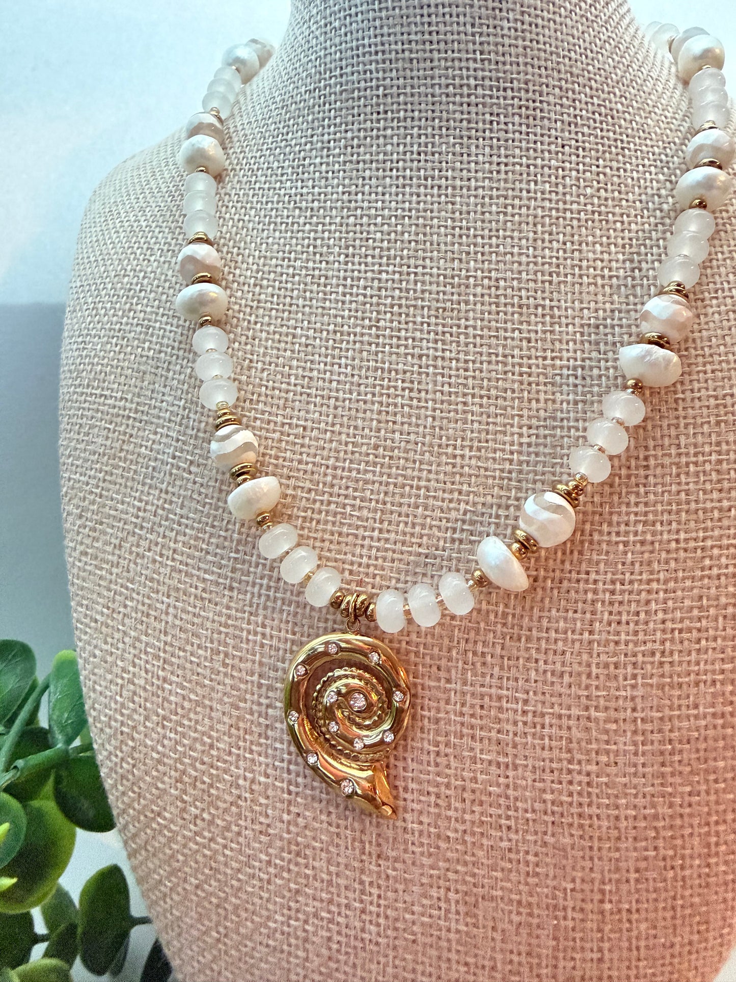 Caracola Necklace