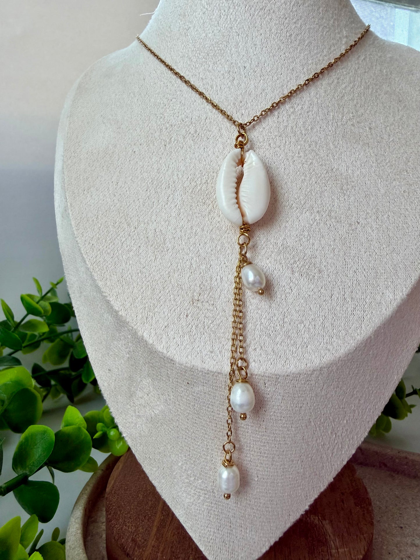 Coralia Lariat
